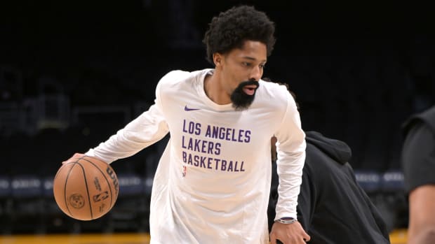 Los Angeles, California, USA; Los Angeles Lakers guard Spencer Dinwiddie (26) warms up prior to the game against the Detroit Pistons at Crypto.com Arena